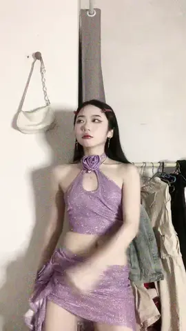 Nay có quả outfit khá blink 🤣