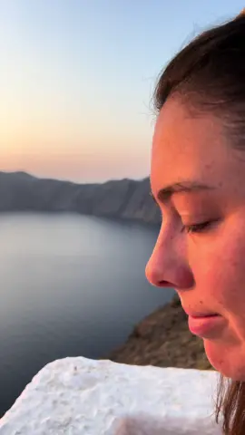 found a lil sneaky sunset spot in santorini with legit 6 people there #santorinisunset #greece 