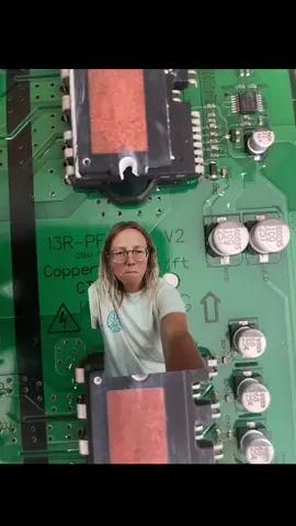 #greenscreenvideo #greenscreen #unclaimedmail #palletlife #unclaimedpackages #motherboard #circuitboard #whatisit @What is it? @@poppingpallets 
