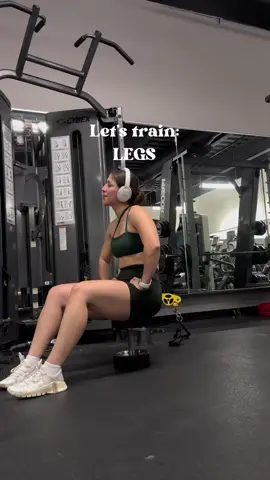 Vamos a entrenar pierna ✨🫶🏻 #diadepierna #legday #gymgirl #gym #fit #Fitness #fyp #foryoupage 