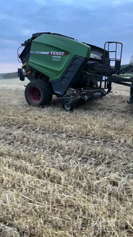 Zapraszamy do zapisow na prasowanie słomy ! #agriculture #Ur #Siemion #agrotechniktrafiłystawiski #zasiegi #oddajzasiegi #ogiennatloki🔥 #nawigacja #strautmannmagnon #goviral #pottinger #krone #dlaciebie #jestoporowo #najlepszaekipa #fendtpower @Emil @Szymon99975 @