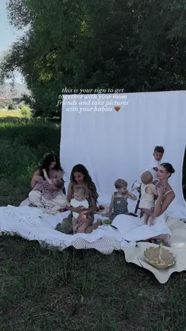 This is your sign to get together with your mom friends and take photos with your babies 🤍 #motherhood #romanticizingmotherhood #utahmoms #boymom #utahmom #breastfeeding #breastfeedingmom #nursingmoms #CapCut 