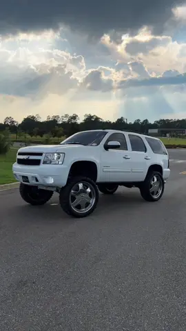 😵‍💫😵‍💫😵‍💫 37s on 26” Dub Floaters.  We changing the game. Let the hate begin. #fyp #floaters #spinners #dubwheels #florida #squat #Love #chevy 