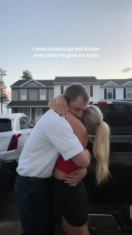 The longer he’s away the more kisses i get #pilotwife #pilotlife #travelcouple #fyp #pilotwifelife 