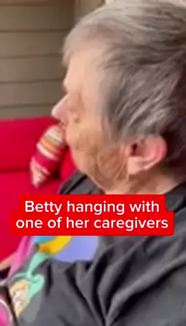 Betty hanging with her friend Brea #ENDALZ #alzheimers #alzheimersawareness #alzheimersdisease #alzheimerscare #dementia #alzheimer #caregiver 