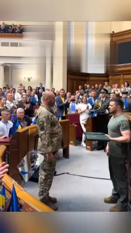 Ukrainian President Volodymyr Zelensky presents medals to Ukrainian soldiers at the parliament building.#Zelensky #99shopeehaul #getcracking #Drone #People #Maybe 