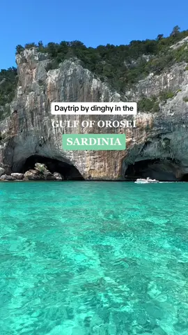 Renting a boat in Cala Gonone to explore the beautiful Gulf of Orosei (Golfo di Orosei) 🚤 #sardinia #sardegna #golfodiorosei #gulfoforosei #dinghy #calagonone #visitsardinia #baunei #calamariolu #calagoloritzè 