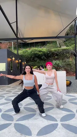 ochocientooooos intentos más tarde! We get it!!!! 🔥🔥🔥 lof u Lau mi partner in crime! @lauragarciaholahola #nuevamusica #funkravechallenge @Anitta 