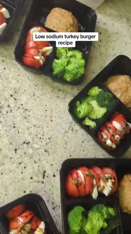 This low sodium turkey burger recipe has made my weight cuts far more tolerable, so I thought it was worth sharing. The best part about it is you get mega amounts of protein while keeping your sodium low which means you’ll stay full longer and hopefully cut some quick water weight as a result. Hope you enjoy it as much as I do. #recipesoftiktok #lowsodium #weightcutting #mealprepideas #mealprepweightloss #waterweight #weightloss #highprotein #highproteinmeals #healthyrecipes #healthyrecipe #healthyliving #GymTok #mealideasforweightloss #Foodie #cookingathometiktoktv #cookwithme #millennial #mealprep #eatinghealthy #SelfCare #SelfImprovement #eatclean #cleaneating #yum 