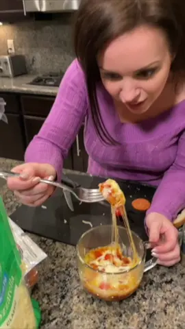 How did I not know this pizza trick? 😲 #pizza #foodhack #foodie #snacks #cooking #EasyRecipe