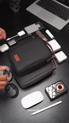 WiWU Minimalist Travel Pouch for Electronics Macbook Accessorie Organizer Bag Macbook accessories bags are designed to keep your accessories organized and easily accessible. Look for bags that offer specific compartments or dividers to separate and secure your accessories, These bags typically offer multiple compartments and pockets to hold accessories like power adapters, cables, external hard drives, USB flash drives, mouse, and other peripherals. Some bags may even have dedicated pockets for smaller items like SD cards, pens, or business cards. Colors available: Grey - Black Price: 20$ Order now Whatsapp or Dm. #saleshub #saleshubstore #saleshublb #beirut #lebanon #wiwu #pouch #handbag #onlineshop #onlinestore #bags #bag 