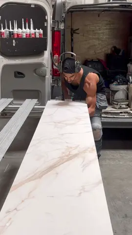Je profite de la chute du nouveau format de Porcelanosa 120x270cm pour tester la qualité du carreau avec une coupe de compétition, je te laisse en juger, enjoy  #tscarrelage #xtone #porcelanosa #carrelagegrandformat #carrelage #carreleur #competition #enjoy #chantier #decoration #howto #fy #tile #tiler