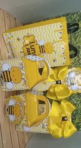 Personalizados Tema Abelhinha 🐝 . . . . #lembrancinha #festainfantil #decoration #personalizado #festaabelhinha #tesourete 