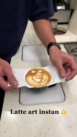 Cara bikin latte art instan, cuma pake tissue nih #baristalife #baristatok #coffee #fyp 