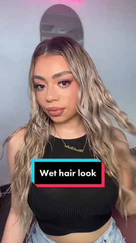 Trying out @Andrew Fitzsimons Hair @Andrew Fitzsimons technique for a wet hair look💕 #andrewfitzsimons #andrewfitzsimonshair #wethairlook #crimpedhair #wavyhair #crimper #hairtutorial #crimpedhairtutorial 