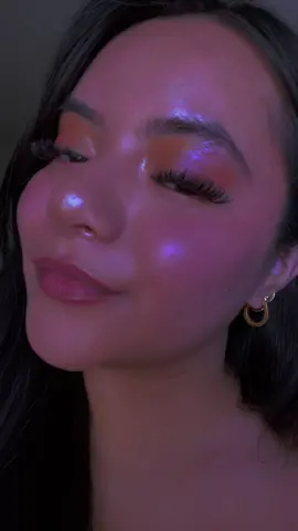 I’m so into you #makeup#makeuptransformation#colorfulmakeup#colorfulmakeuplook#colorfuleyeshadow#colorfuleyeshadowlook#glitter#glittermakeup#shiny#shinymakeup#challenge#transition