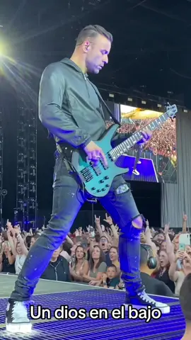 Hysteria #musica #muse #fyp #rock #musers #band #parati #foryou #nuseshow #muserock #mattbellamy #viral #muselive  #nusegig #concierto #chriswolstenholme @Muse 