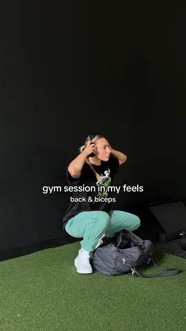 baggy is a vibe. + some sessions are so moody, i just put my headphones on and get it done. then feel so good after 📈