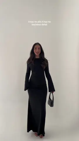 For those who are looking for some more modest styles, we got you 🤝 Shop the TARNA dress from drop 1. #MESHKI #modestfashion #modestdress #modestoutfits #meshkidress #winterfashion #australianfashion #maxidress #formal 