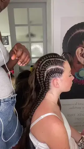 #CapCut #tressesafricaines #coiffurefacile #tressescollées #foryoupage❤️❤️ #coiffureete2023 #cheveuxlisse #africantresse #conrows #idee 