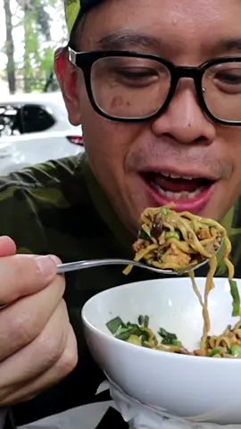 MIE KRITING LUWES DI TAMAN LAWANG SAMA ENAKNYA DGN YG VIRAL DI ST SUDIRMAN !! INDONESIAN STREET FOOD #foodlover #foodies #foodwehate #foodreview #foodtok #jajanansekolah #jajananindonesia #jajanan #kulinerjakarta #foodvlogger #kulinerindonesia #hiddengems #kuliner #kulinerpedas #kulinerviral #enjoyaja #enjoyajadotcom #streetfoodsvillage #unboxingyuk #yukkitacobain #foodfestontiktok #serunyakuliner#mie #mie #bakmi