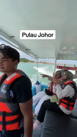 Jom ke Pulau- pulau di Johor Sebiji bot rm300 muatan 12orang Ronda 1jam lebih kurang Terbaik