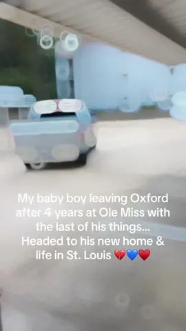 #WheneverWherever My baby boy pulling out of his apartment in Oxford for the very last time after 4 years at Ole Miss. Headed to his new life & home in St. louis. No one prepares you for this. No one can. So very proud but, my heart hurts. 10 hours away from me. #olemiss #hottytoddy #olemissgraduate #stlouismo #emptynest  #mamaissad #fyp 