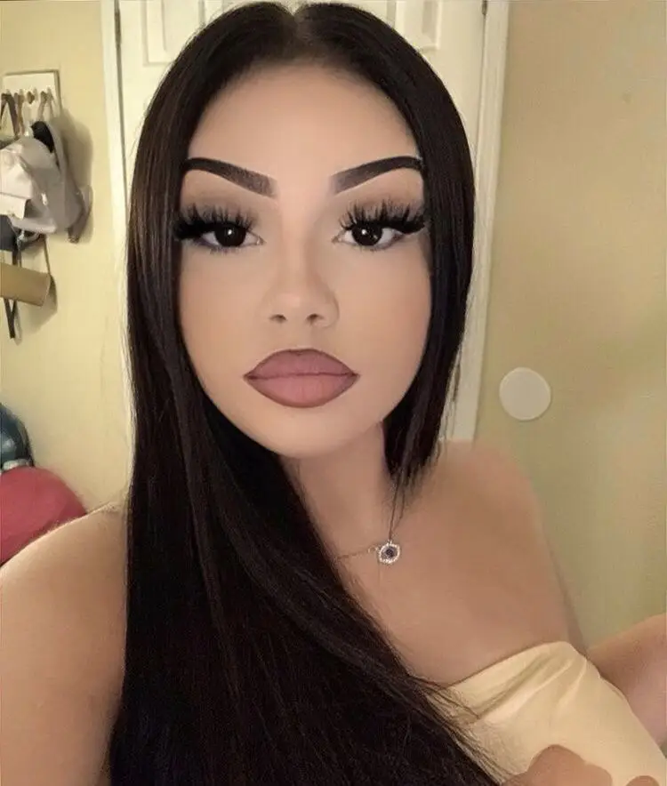 lips😩 #latina #latinamakeup #latinamakeuplooks #copyandpastelatina #mexico #mexico🇲🇽 #edgar #latinahairstyles #latinamakeuplook #makeuptutorial #copyandpaste #brows #quince #blowthisup #tip #tips #edgarcut 