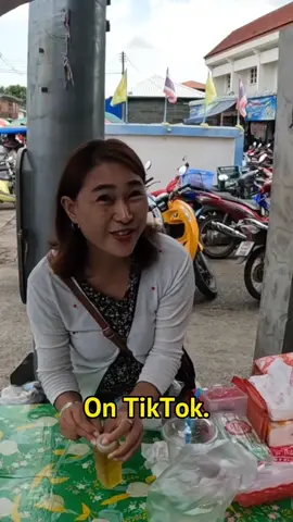 Kind lady found me 🤪🇹🇭 #travel #uttaradit #thailand #thailandtravel #thailandtiktok #traveltiktok #thaifood #traveltok #traveler #traveling #thailand🇹🇭 #explore 