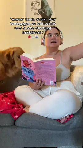 The golden retriever is a paid actor 🎧🐾🍓🎧💌🍒🫶🏼 #booktuber #booktube #BookTok #readingaesthetic #summerbooks #booktokbooks #icedoatmilklatte #thesummerofbrokenrules #bookclub 