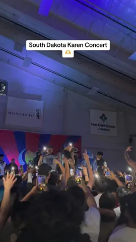 Stupid young 🫶🫶💕#fyp #stupidyoung #karen #concert 