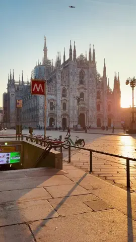 🇮🇹📍Admire the Gothic splendor of the Milan Cathedral, an icon of beauty and grandeur. A breathtaking architectural masterpiece. 😍🏰   #MilanCathedral #IncredibleBeauty #Milano #Milan #DuomodiMilano #Italia #Italy 