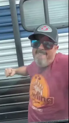 Here's the original cropped so everyone can do there thing. #guypunchingwindow #windowpunching #window #punching #roadrage 