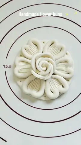 Many patterns are made of roses. Practice can start from the basic patterns. Have you mastered them?#foryou #usa #fly #tiktok #handmade #Steanedbuns #food #DIY #flour 