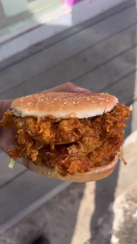 MANCHESTER’S SPICY DIP CHICKEN BURGER AND STEAKBOX FROM BURGER BOX MCR! #fyp #foryou #viral #trending #halalmunchies #best #foodreview #explore #reels #Foodie #chickenburger #manchester #spicy #steak #0161 #foodinmanchester 