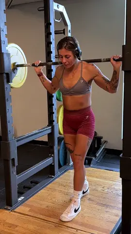 I’ve been loving making my post workout protein shakes using the @trueyou vanilla cupcake plant-based protein lately. #sponsored It’s got an amazing blend of fruits & vegetables, plus digestive enzymes & Probiotics. It has 20g of plant based protein and the vanilla cupcake flavor pairs perfectly with strawberries and bananas! It literally tastes just like a milkshake, but healthy and packed with protein! 🤤💪🏼 you can find True You plant based protein at any @vitaminshoppe location near you or at vitaminshoppe.com #truecrew 