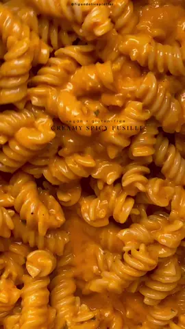 This easy creamy vegan spicy fusilli is one of my favorite go-to pasta dish 😍.It only takes 30 minutes to make and the not-so-secret ingredient in the recipe is coconut milk.  This pasta dish is so dreamy and decadent and the BEST part is that it is vegan and gluten free. It is a healthier version of the popular spicy rigatoni pasta. Full recipe is on the blog. Link in bio ✨
