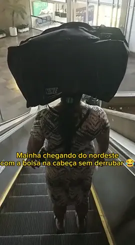 Mainha na rodoviária do Tietê com minha tia arrasando....#mainha #rodoviaria #donadecasacomhumor #humortiktok #humor 