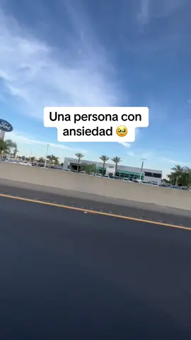 Una persona con ansiedad ❤️‍🩹 #reflexion #sobrevivirass #amorpropio #fyp #frases #motivacion #fouryou #viral #desamor #parati #ex 
