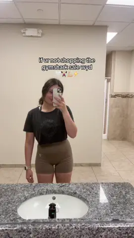 everything is up to 60% off and the deals are soooo good🥰🥰 @Gymshark #gymshark #gymsharkwomen #gymsharksalehaul #gymsharkhaul #saletok #haultok 