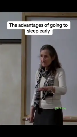 Barbara O’Neill explains the advantages of going to sleep early. #holistichealth #naturalhealth #barbaraoneill #naturalmedicine #sleep 