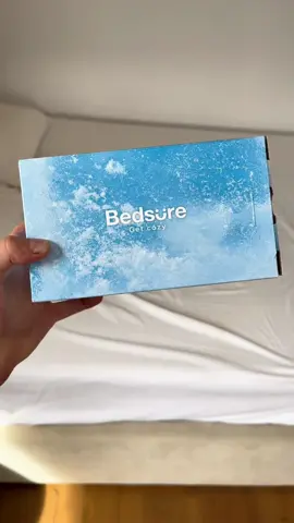 If you're a hot sleeper then you NEED this blanket! It literally cools you down so you can get those 8 hours! 🧊 💤 #sleephack #amazon #sleep 