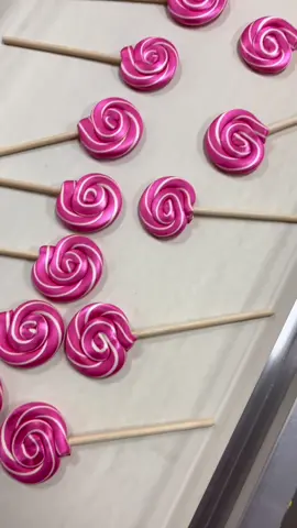 What flavor do you think our pink lollipop is?💕