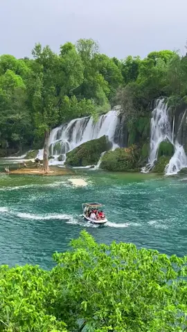 . ‎‏Kravica Waterfall Bosnia 🇧🇦 . ‎شلالات كرافيتسا موستار البوسنة  ‎من أجمل شلالات البوسنة ٥٠ دقيقة من موستار ‎ساعتين ونص من سراييفو ‎الدخول ٢٠ مارك = ٤٢ ريال تقريبا  . . . . . . . ‎‏ #Bosnia #europe #Veiw #Travel #Outdoors #vacation #Nice #Love #Travelzaz #Summer #explorepage #explore #tiktok #fotyou #fyp #trending #4u #nature  ‎‏‎  #البوسنة #سياحة #سفر #ترند #اكسبلور #سعود_القحطاني 