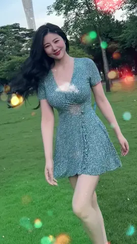 #CapCut #lonelygirl It's nice to walk around barefoot in the park.I like.