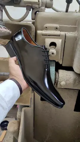 Icónico Símbolo de La Elegancia Monopetzzo MontaGo . #zapatoshombre #lujo #estilomasculino #manufactura #calzadodetemporada #calzadofino #calzadoclasico #matrimonio #boda #despedidadesoltero 