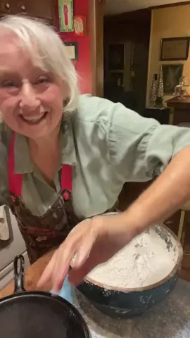 White Lily Buttermilk Biscuits - The mornings are getting cooler so this is the perfect time for you to get in that kitchen of yours and make biscuits. #brendagantt #fyp #cooking #parati