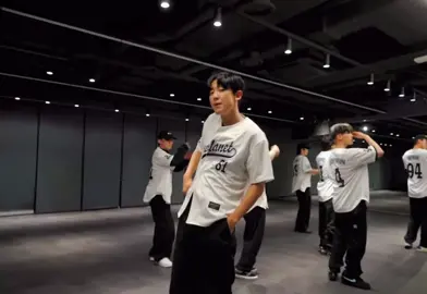 Liat dehh Rii, Semangat mereka buat kambek kali inii🥹😭🫶🏼 #exo #creamsoda #dancepractice #weareoneexo @EXO 