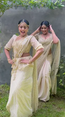Marry කරන දවසට මෙහෙම ජාති දෙකෙන් ඇන්දොත් කොහොමද?🌹❤️✨@Madushani hewage bridal #anukanu #ak #anushkikanushki #twins #sisters #bridalsho #trending #bridesoftiktok 
