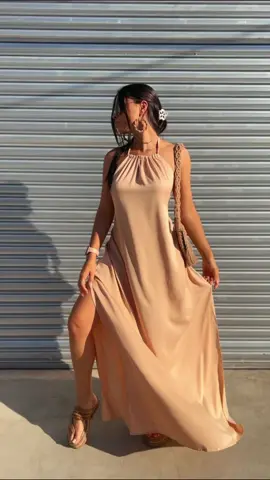 Vesrido frente Única areia e verde folha, perfeição! Enviamos para todo o Brasil . #vestidolongo #dres #trendingvideo #foryou 
